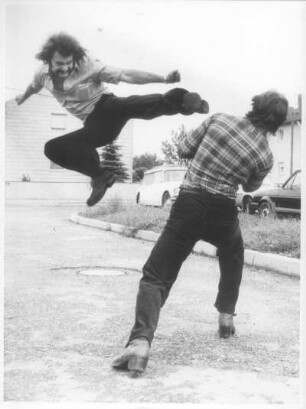 Ingolstadt. Stuntmen-Schule. Zwei Stuntmen während des Trainings