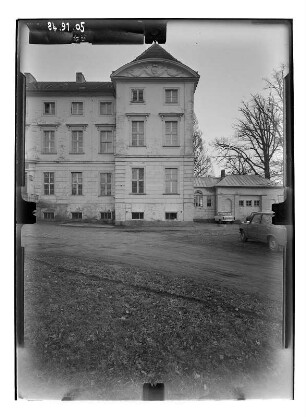 Wedendorfersee-Wedendorf. Ehem. Gutshaus (1697, Umbau 1805-1810; M. F. Rabe). Ansicht von Norden (Teilansicht)