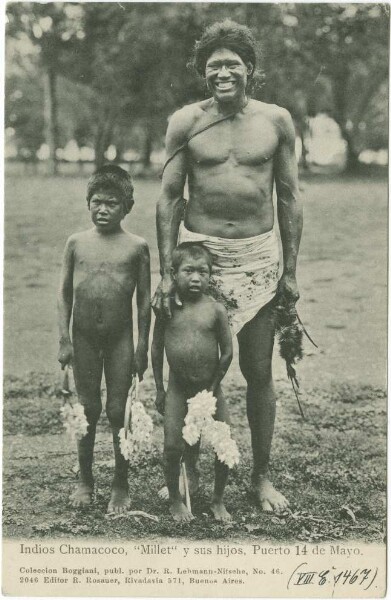 "Indios Chamacoco, 'Millet' y sus hijos, Puerto 14 de Mayo"