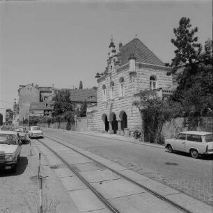 Schwebebahn, Talstation