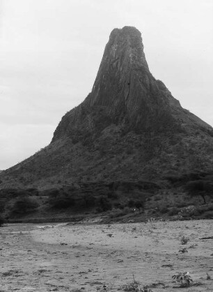 Amba Toquile : Blick auf den Amba Toquile, in der Hasamo Ebene in Eritrea