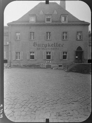 Meißen-Altstadt, Domplatz 11/11 a. Domherrenhaus (Gasthof Domkeller). Straßenfront (Teilansicht)