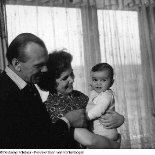Familienbild Renate Schulz; Klein, Fr. Koserok FDGB