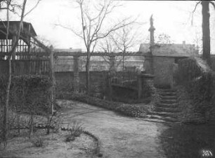 Garten des Tholuck'schen Hauses. Blick nach Nordosten auf Straßenseite am Universitätsring
