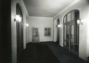Dresden-Altstadt, Brühlscher Garten 4. Gemeindesaal (1957-1958; H. Rettig) der Evangelisch-Reformierten Gemeinde. Vorhalle