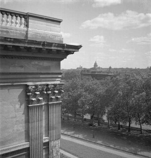 Palais du Louvre / Musée National du Louvre — Vieux Louvre / Cour Carées — Aile sud