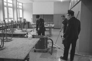 Anrichtung eines vorsätzlichen Sachschadens sowie Wasserschadens in der Gutenbergschule durch unbekannte Täter