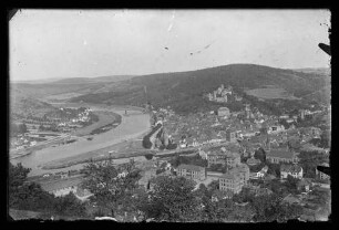 Blick aus Richtung Wartturm auf Altstadt, Mainspitze und Burg Richtung mainaufwärts
