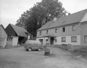 Schöneck-Eschenbach, Schönecker Straße (?) 1. Ehemaliges Gehöft? Wohnhaus. Hofansicht