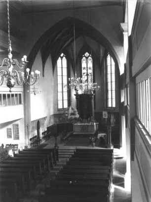 Roßwein. Stadtkirche St. Marien. Inneres von der Orgelempore nach Nordosten (mit Erntekrone)