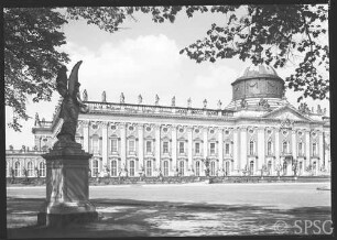 Potsdam, Neues Palais, Gartenseite.