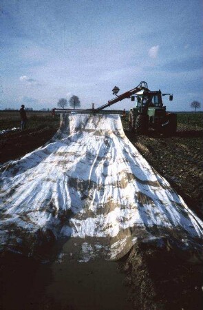 Fotografie: Mietenabdeckung, Standardtraktor, Heckanbau