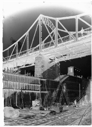 Staustufe Himmelstadt. Baumaßnahmen in der Nähe der Mainbrücke von Himmelstadt.
