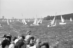 Berlin; Pichelsdorf: Sonntagsverkehr auf der Havel