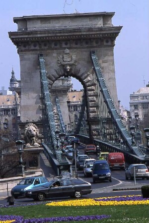 Budapest - Kettenbrücke : Die Kettenbrücke. Aufgenommen in Budapest 2001