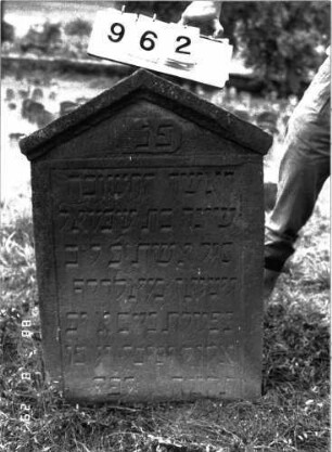 Grabstein 962 (Index: 100099131) Maße HxBxT: 89x59x11 cm: Grabstein 962