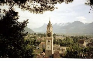 Meran: vom Tappeiner Weg, Pulverturmplatz, auf Pfarrkirche und Stadt