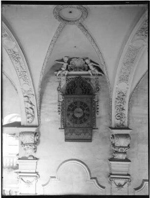 Sicht auf Wanduhr