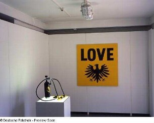 Corporate Identity und Love : Bewegung NURR (Hersteller): Corporate Identity und Love. 2002. Raumaufnahme. Dresden: Bräustübel. Das Leonhardi-Museum zeigt: Bewegung NURR, 20.04.-23.05.2002