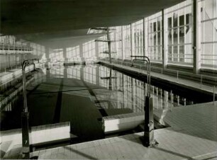 Schwimmbecken, 1957