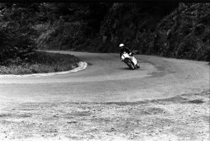 Schauinsland: Holzschlägermatte; Motorräder in der Kurve; Nr. 1