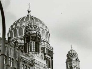 Berlin, Oranienburger Straße 28/30. Neue Synagoge (1859-1866, E. Knoblauch). Turmkuppeln und große Kuppel