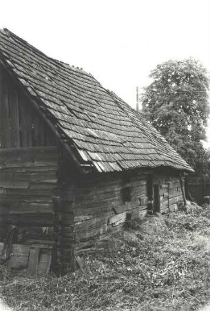 Wohnhaus in Bergheide : Bauwesen - Wohnung, Exterieur. Ort: Góra / Bergheide. Haus Nr. 12. Ausgedinge, Hinteransicht.