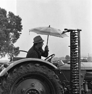 Wettbewerb im Leistungspflügen für den Stadt- und Landkreis Karlsruhe, veranstaltet vom Landwirtschaftsamt Augustenberg.