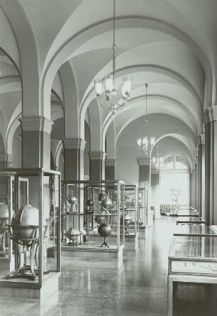 Teilansicht des Ausstellungsraumes: ehemaliger Grottensaal