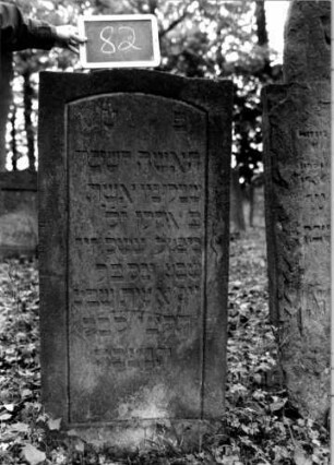 Grabstein 82 [Nir S. 82f. Nr. 8.16]