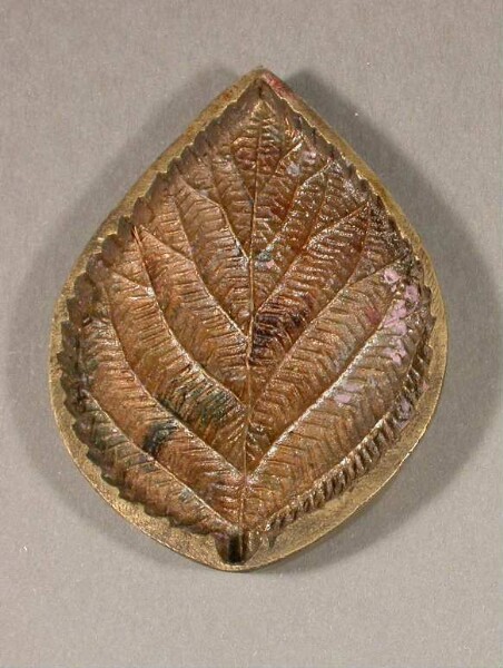 Positive and negative of a metal model in the shape of a leaf