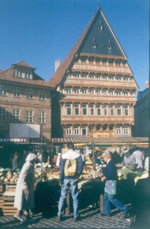 Hildesheim. Lebhaftes Treiben auf dem Markt