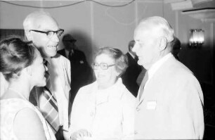 22. Tagung 1972 Mediziner: stehend Lady Eccles, Sir John C. Eccles, Frau Granit, Ragnar A. Granit