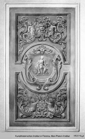 Galerie berühmter Mitglieder der Familie Della Gherardesca : Tugendallegorien : Fortitudo, Ornamentfeld
