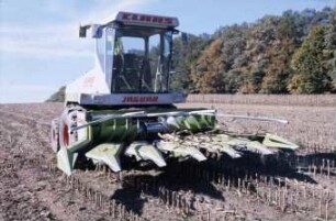 Fotografie: Erntetechnik, Feldhäcksler selbstfahrend, Maisgebiss