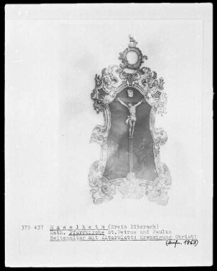 Seitenaltar mit Kreuzigung Christi