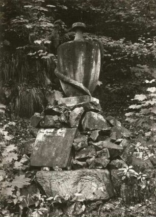 Seifersdorfer Tal. Denkmal "Dem Andenken meines Vaters" (Sandstein, Feldstein)