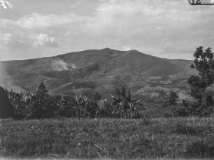 Berglandschaft : Die hügelige Landschaft in der Umgebung von Kirinda
