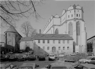 Wohnhaus : Blick gegen Wohnhäuser (16. Jh.; vor 1700) und Dom (etwa 1280-etwa 1330)