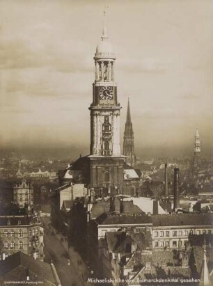 "Michaeliskirche vom Bismarckdenkmal gesehen" aus der "St. Michaelis Gedächtnismappe"