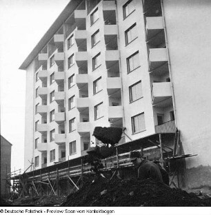 Erdarbeiten vor Neubau