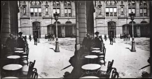 Paris. Café am Gare Saint-Lazare