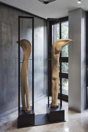Aktfiguren in Dehnhaltung