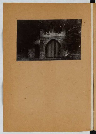 Dorfkirche, Rostock-Toitenwinkel: Ansicht Kirchtor (aus: Skizzen- und Fotoalbum 25)