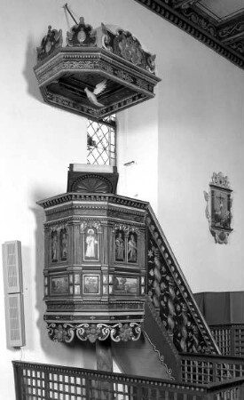 Kanzel mit Schalldeckel