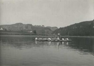 Wasserwanderung Regensburg-Wien der sächsischen Teilnehmer des Arbeiterjugendtreffens am 15. Juli 1929. Blick auf Bootsgruppe