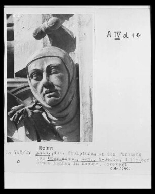 Maske S11: Kopf eines Mannes mit Kapuze