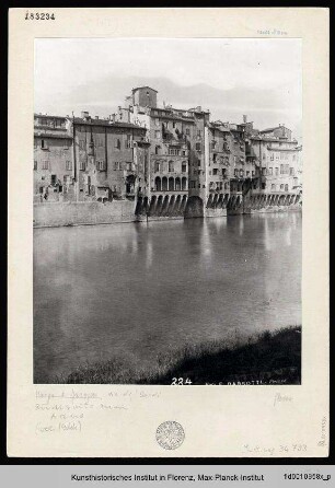 Uferbebauung am Arno östlich der Ponte Vecchio, Florenz