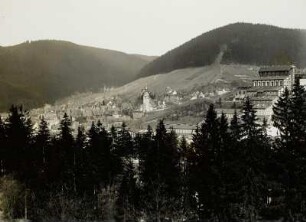 Lauthental, Teilansicht der Bergstadt vom Bromberg mit Paul-Gerhardt-Kirche und Bergwerk
