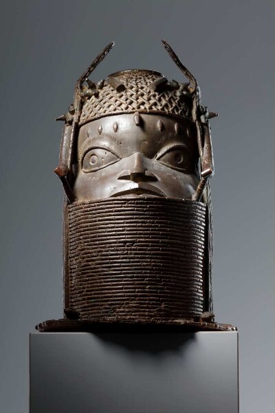 Memorial head of an Edo king